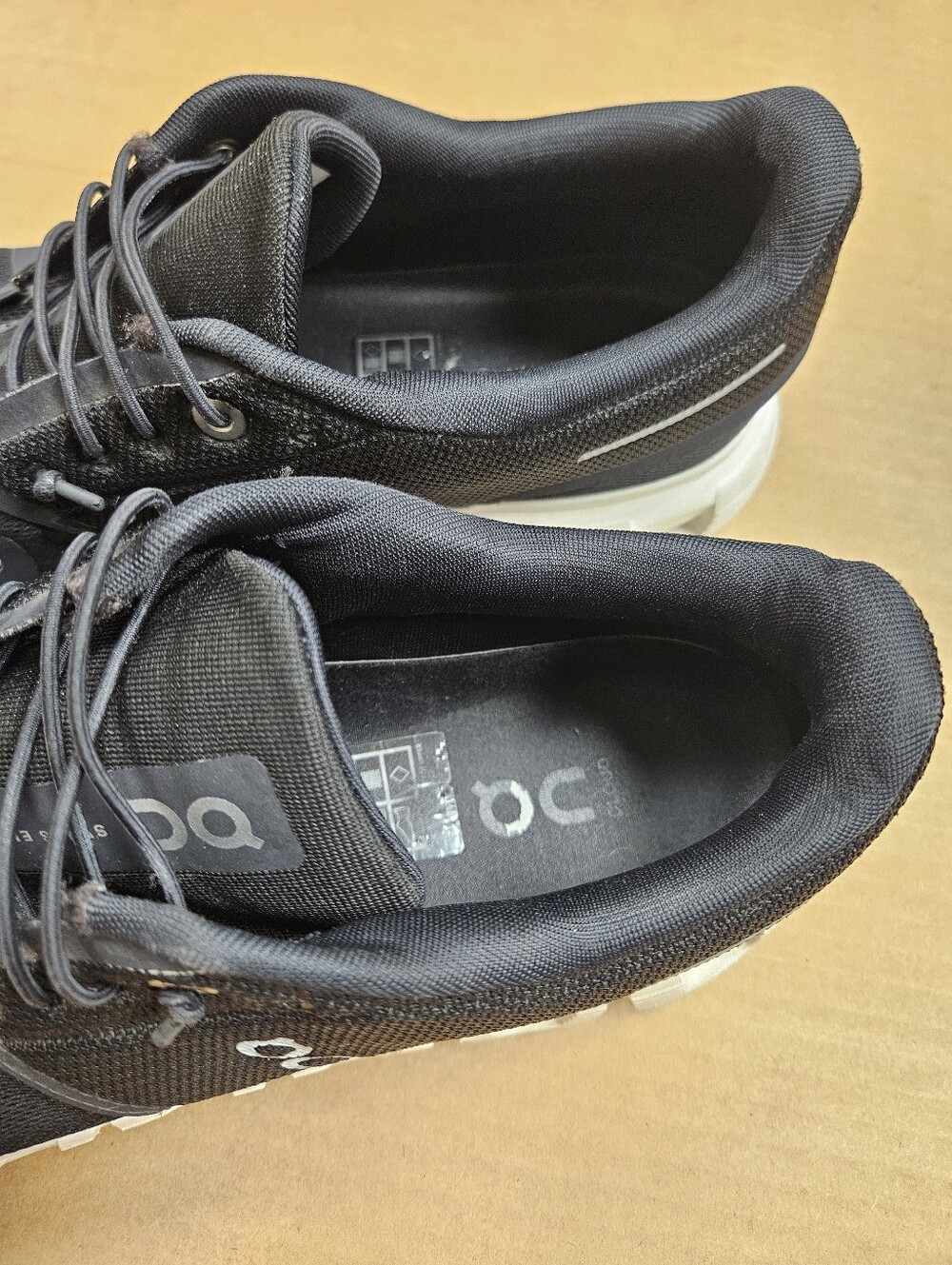 On Men's Cloud 5 Sneakers Black/White Running Casual Size 9.5 - Picture 5 of 10